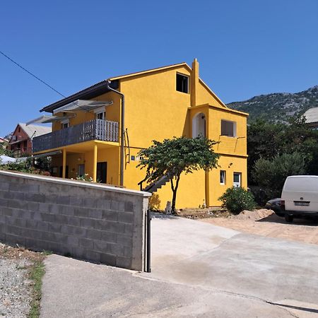 Apartments Mara Bela Karlobag Exterior foto